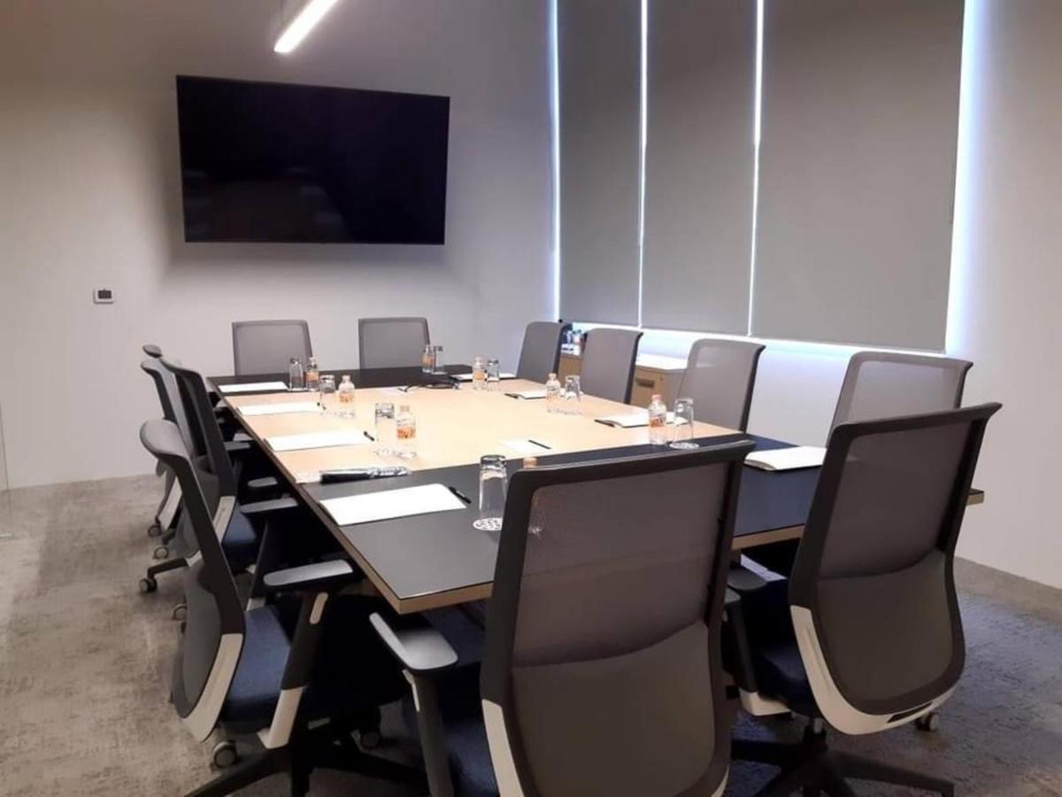 Hotel Galeria Plaza San Jeronimo Meksyk Zewnętrze zdjęcie Boardroom at the headquarters of the International Centre for Missing & Exploited Children