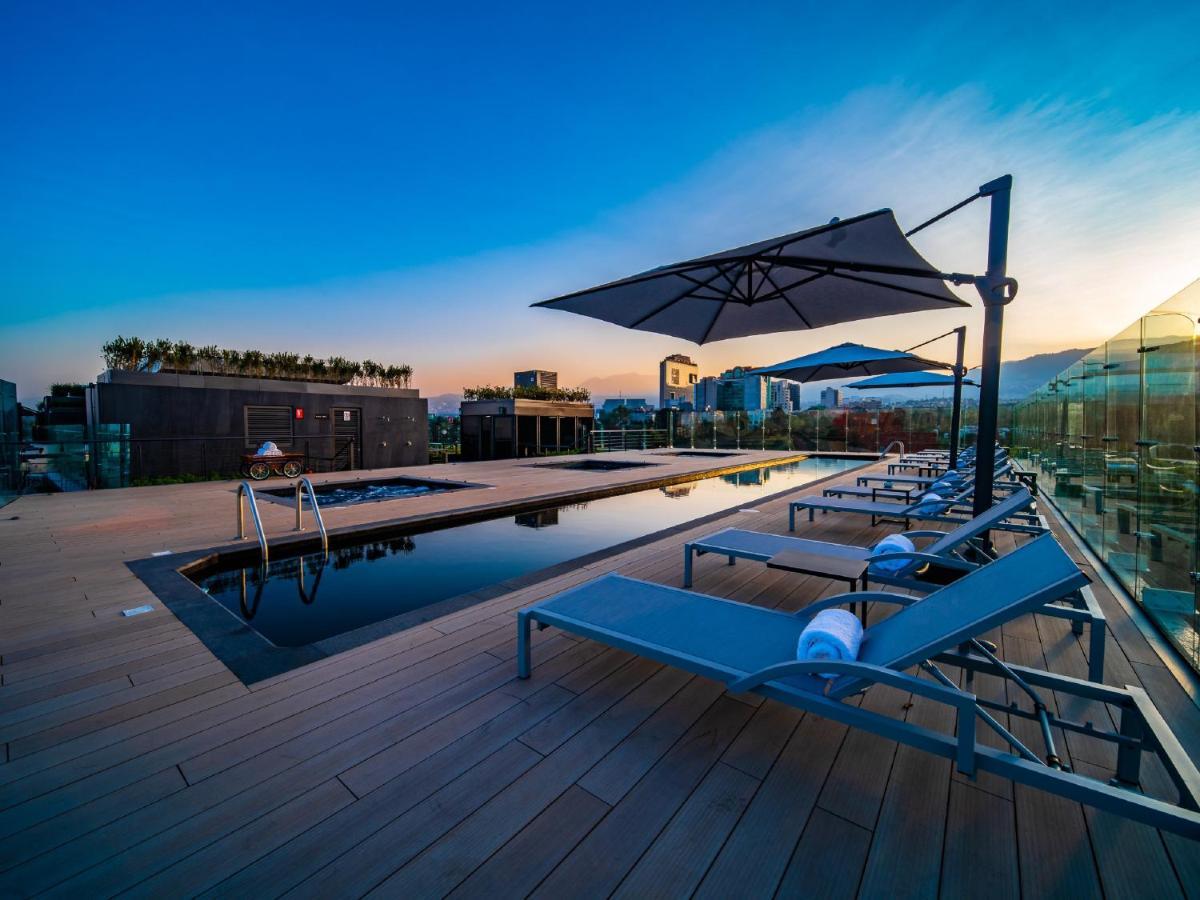 Hotel Galeria Plaza San Jeronimo Meksyk Zewnętrze zdjęcie Rooftop pool at the hotel