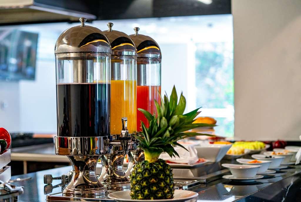 Hotel Galeria Plaza San Jeronimo Meksyk Restauracja zdjęcie Juice dispensers